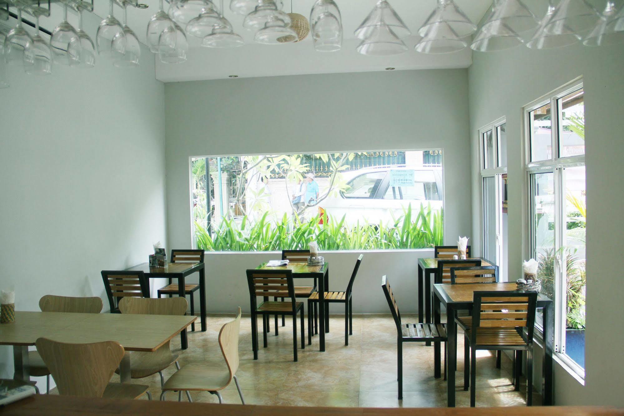 Cozy Boutique Hotel Phnom-Penh Buitenkant foto
