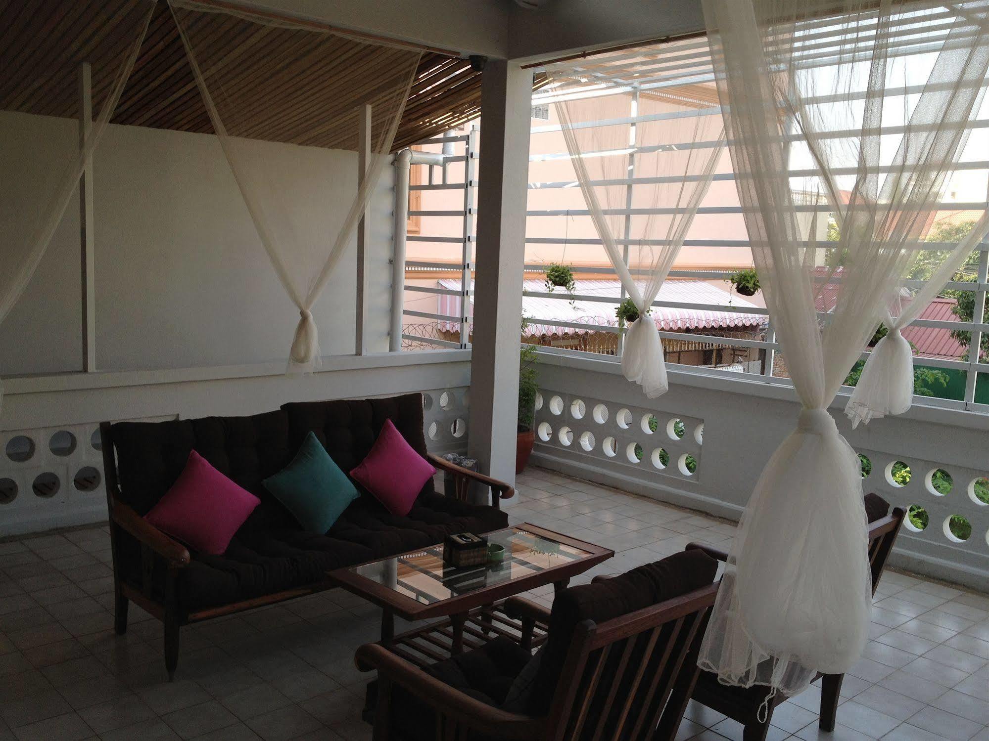 Cozy Boutique Hotel Phnom-Penh Buitenkant foto